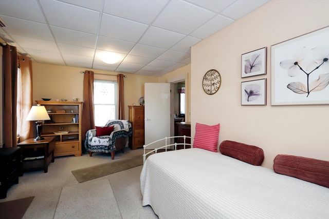 5 Anthony St, Acushnet, MA 02743
