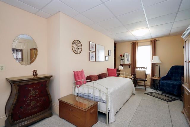 5 Anthony St, Acushnet, MA 02743