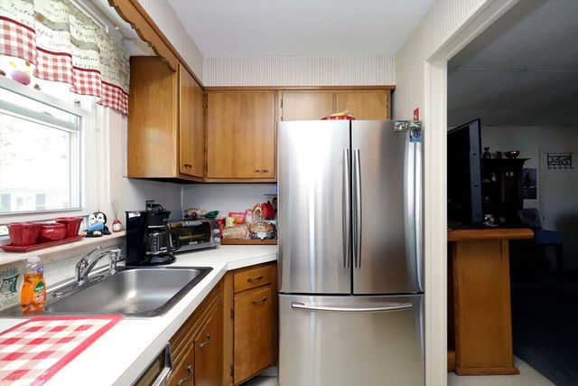 5 Anthony St, Acushnet, MA 02743