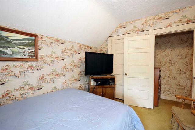 5 Anthony St, Acushnet, MA 02743