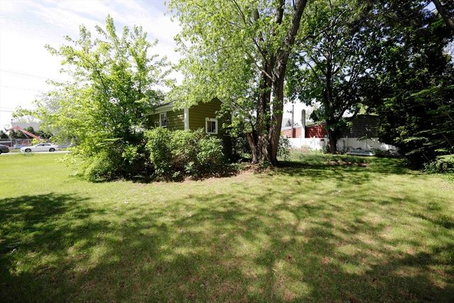 5 Anthony St, Acushnet, MA 02743