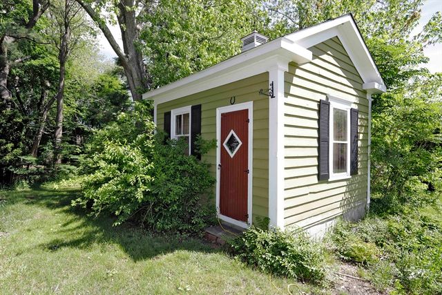 5 Anthony St, Acushnet, MA 02743