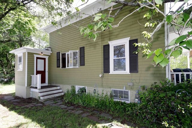 5 Anthony St, Acushnet, MA 02743