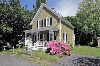 5 Anthony St, Acushnet, MA 02743