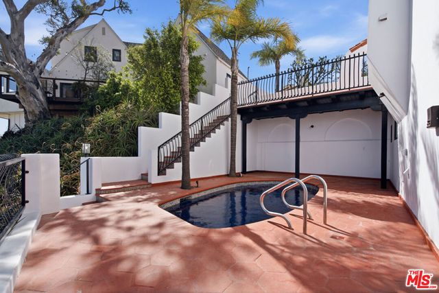 8908 Appian Way, Los Angeles, CA 90046