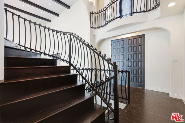 8908 Appian Way, Los Angeles, CA 90046
