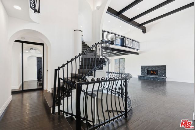 8908 Appian Way, Los Angeles, CA 90046