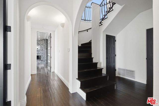 8908 Appian Way, Los Angeles, CA 90046