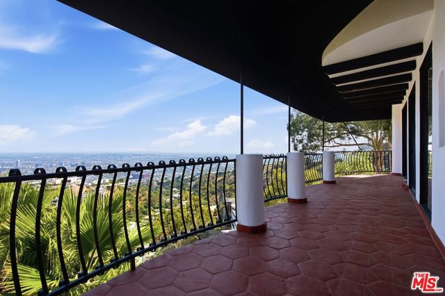 8908 Appian Way, Los Angeles, CA 90046