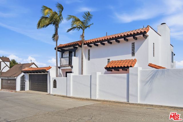 8908 Appian Way, Los Angeles, CA 90046