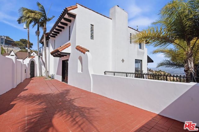 8908 Appian Way, Los Angeles, CA 90046