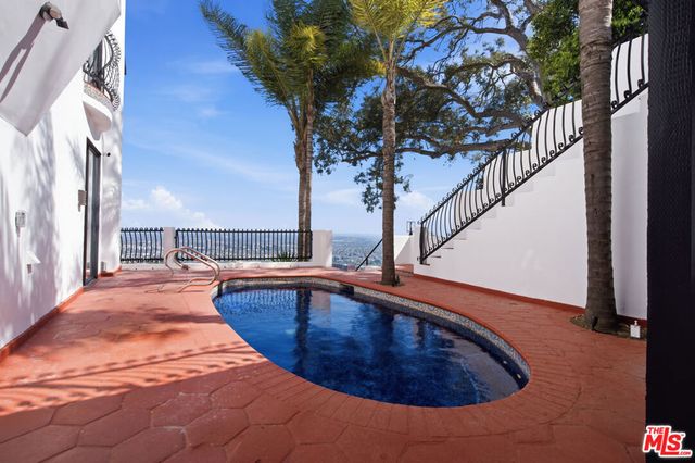 8908 Appian Way, Los Angeles, CA 90046