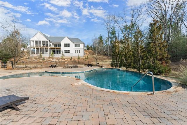 1064 Hartwell Crossing, Gainesville, GA 30501