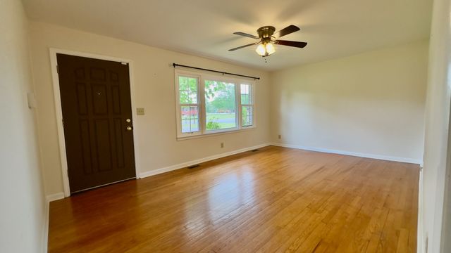 805 Fairlane Cir, Smithville, TN 37166