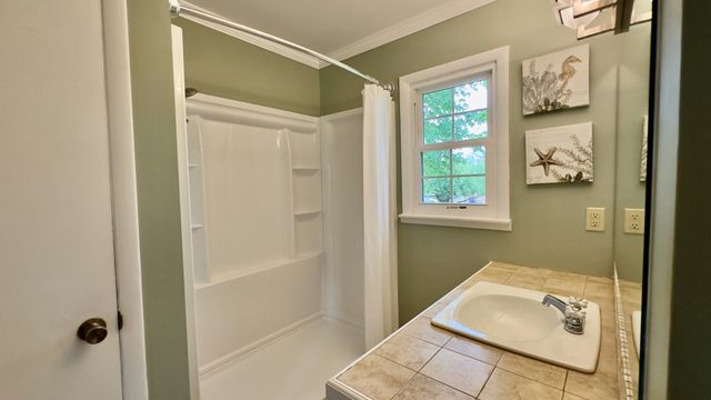 805 Fairlane Cir, Smithville, TN 37166