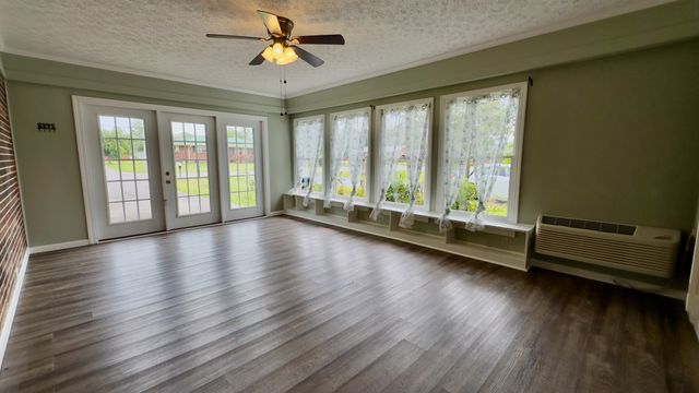 805 Fairlane Cir, Smithville, TN 37166