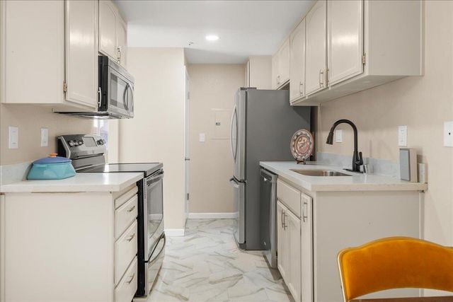 25164 Copa Del Oro Drive 203, Hayward, CA 94545