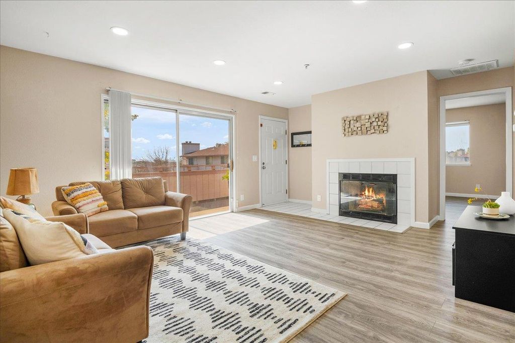 25164 Copa Del Oro Drive 203, Hayward, CA 94545