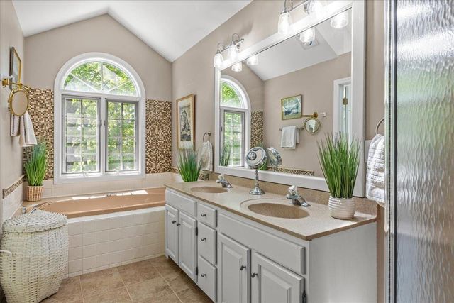26 Peacham Lane, Essex, VT 05452