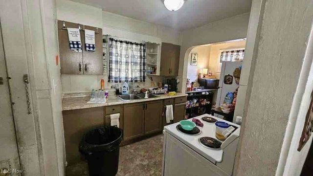 957 Bank Street, Akron, OH 44305