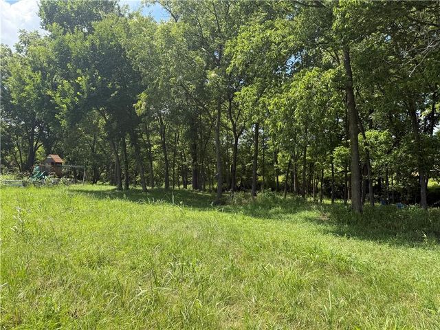 15757 206th Street, Tonganoxie, KS 66086