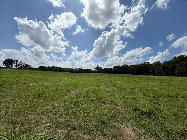 15757 206th Street, Tonganoxie, KS 66086