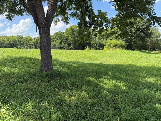 15757 206th Street, Tonganoxie, KS 66086