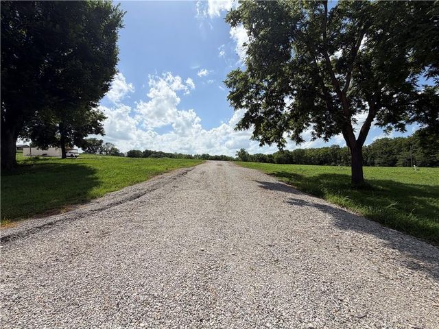 15757 206th Street, Tonganoxie, KS 66086