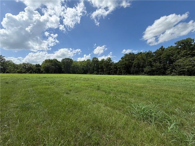 15757 206th Street, Tonganoxie, KS 66086