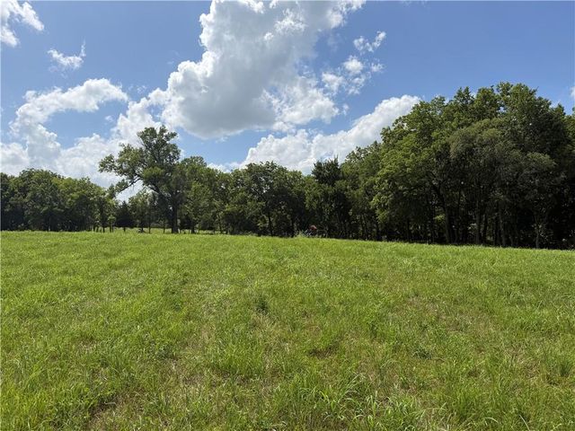 15757 206th Street, Tonganoxie, KS 66086