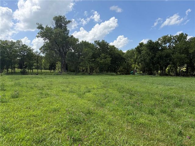 15757 206th Street, Tonganoxie, KS 66086