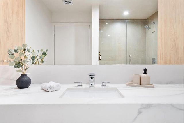 11 NE 6th St 1805, Miami, FL 33132