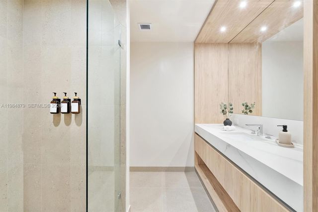 11 NE 6th St 1805, Miami, FL 33132