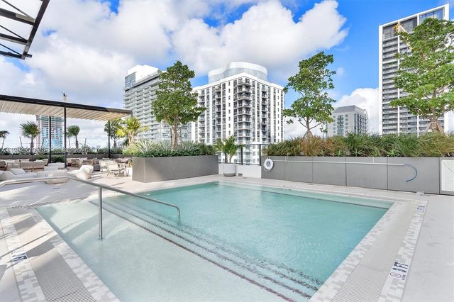 11 NE 6th St 1805, Miami, FL 33132