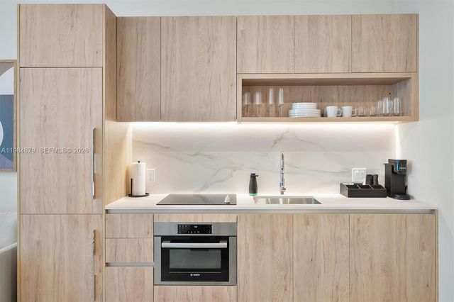 11 NE 6th St 1805, Miami, FL 33132