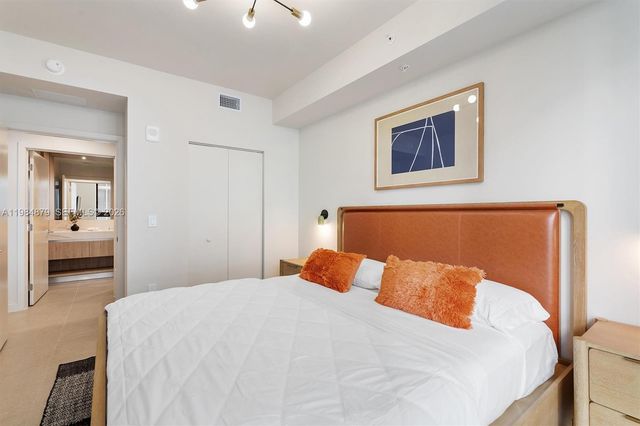 11 NE 6th St 1805, Miami, FL 33132