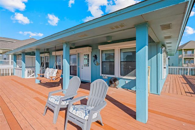 3225 Sea Castle Drive, Crystal Beach, TX 77650