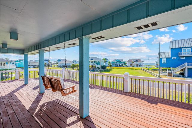 3225 Sea Castle Drive, Crystal Beach, TX 77650