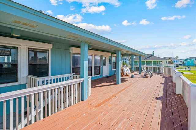 3225 Sea Castle Drive, Crystal Beach, TX 77650
