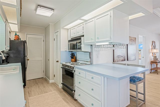 3225 Sea Castle Drive, Crystal Beach, TX 77650