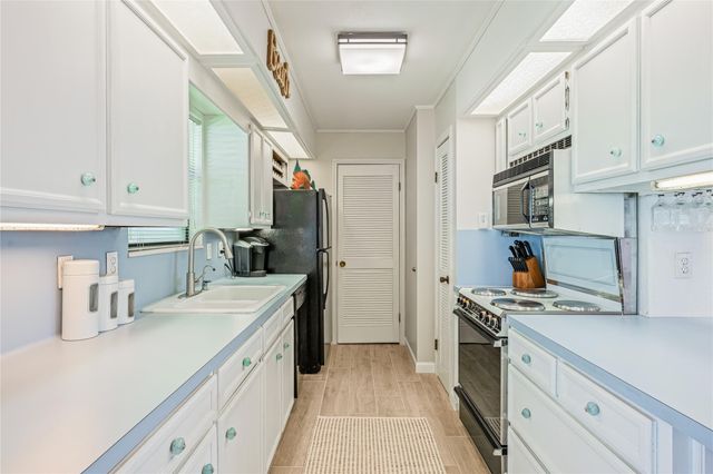 3225 Sea Castle Drive, Crystal Beach, TX 77650