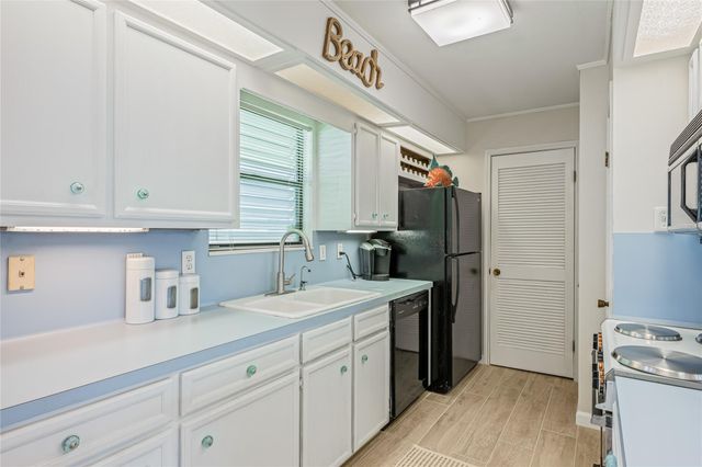 3225 Sea Castle Drive, Crystal Beach, TX 77650