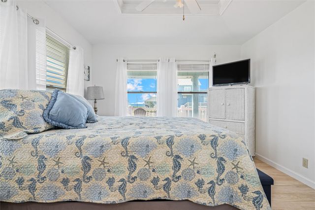 3225 Sea Castle Drive, Crystal Beach, TX 77650