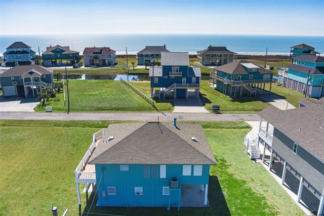 3225 Sea Castle Drive, Crystal Beach, TX 77650