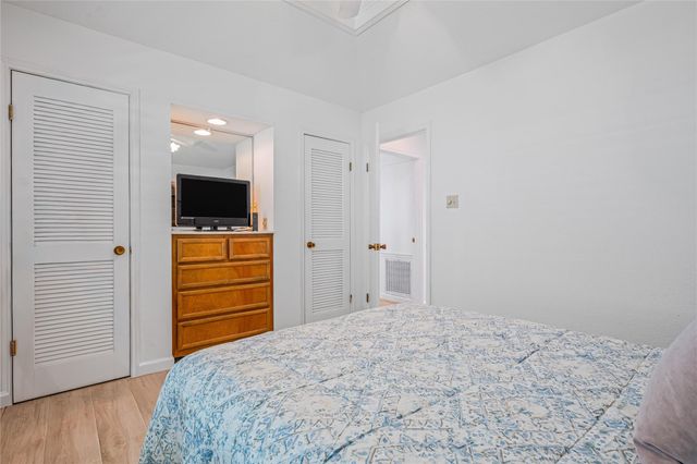 3225 Sea Castle Drive, Crystal Beach, TX 77650