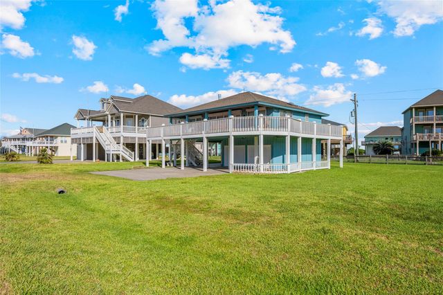 3225 Sea Castle Drive, Crystal Beach, TX 77650