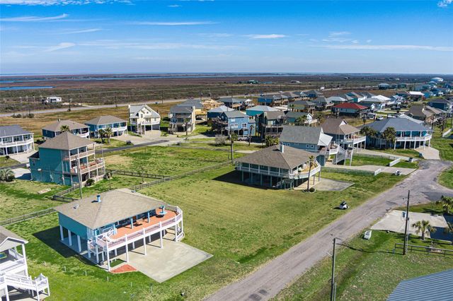 3225 Sea Castle Drive, Crystal Beach, TX 77650