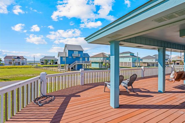 3225 Sea Castle Drive, Crystal Beach, TX 77650