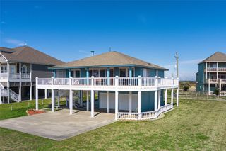 3225 Sea Castle Drive, Crystal Beach, TX 77650