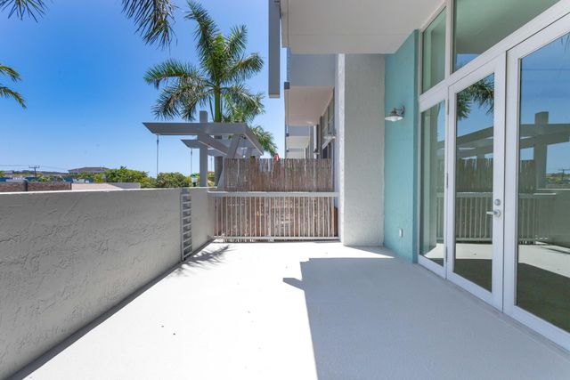 180 NE 4th Avenue 204, Delray Beach, FL 33483